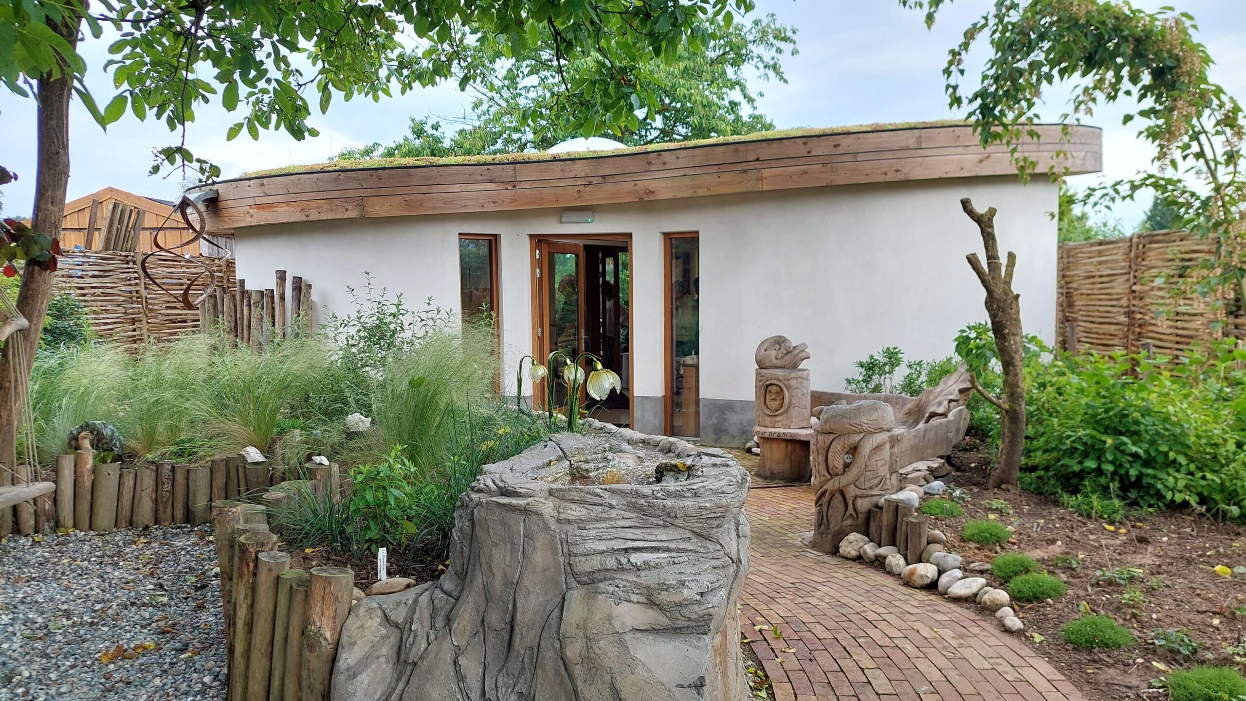 De kleine bron - ecologisch - organische architectuur - spiritueel