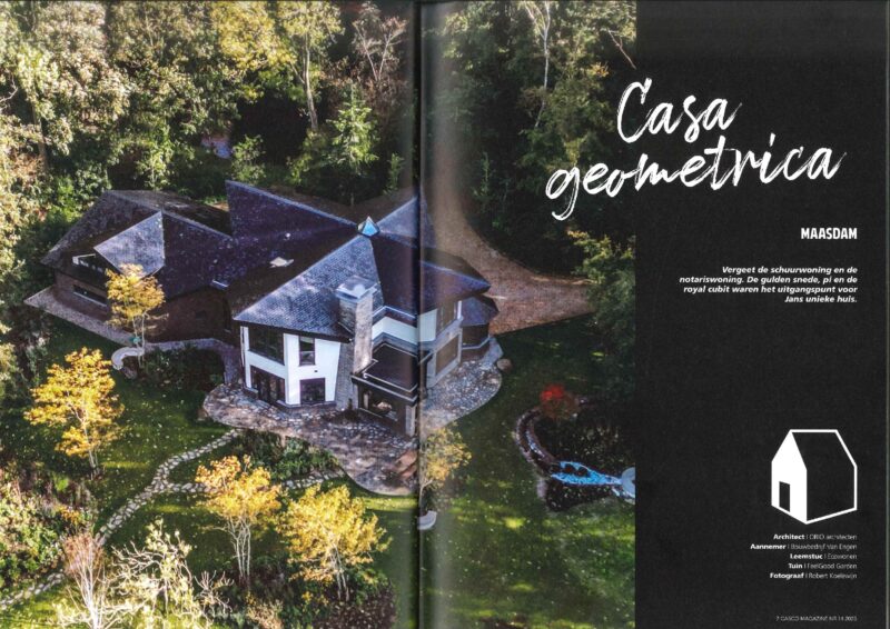 Luchtfoto van Animus Fluens in Maasdam, organisch vormgegeven villa in het bos met geometrisch dak