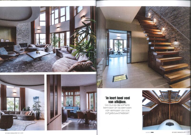 Foto’s van het interieur van Animus Fluens met houten trap, ruime woonkamer, erker met ronde zitbank en koepelvormig plafond met lichtinval