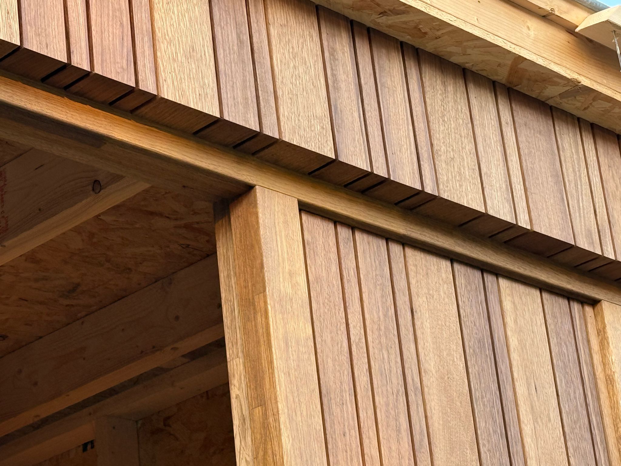 Subtiele houten gevelafwerking